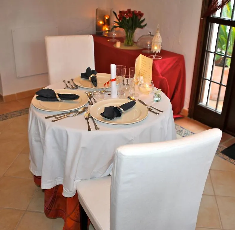 Barros De Luna Guest House Coin Spain